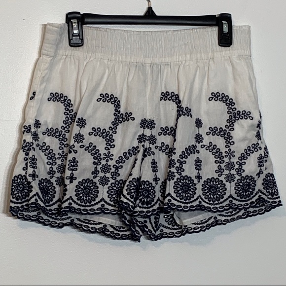 EUC J. Crew White and Navy Eyelet‎ Lace Shorts - Picture 1 of 5